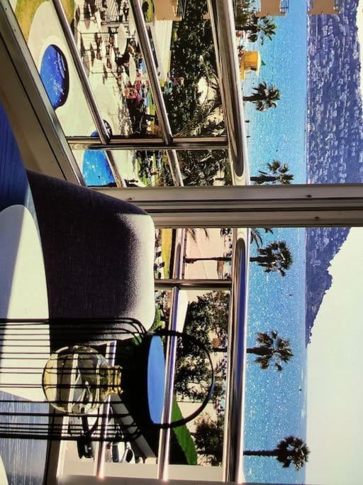 Spacieux Appartement Rose Front Mer Et Piscine Roses Exterior photo